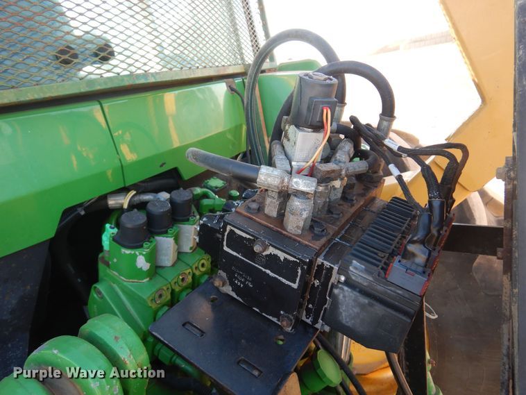 image for item KJ9159 2000 John Deere 7210  MFWD tractor