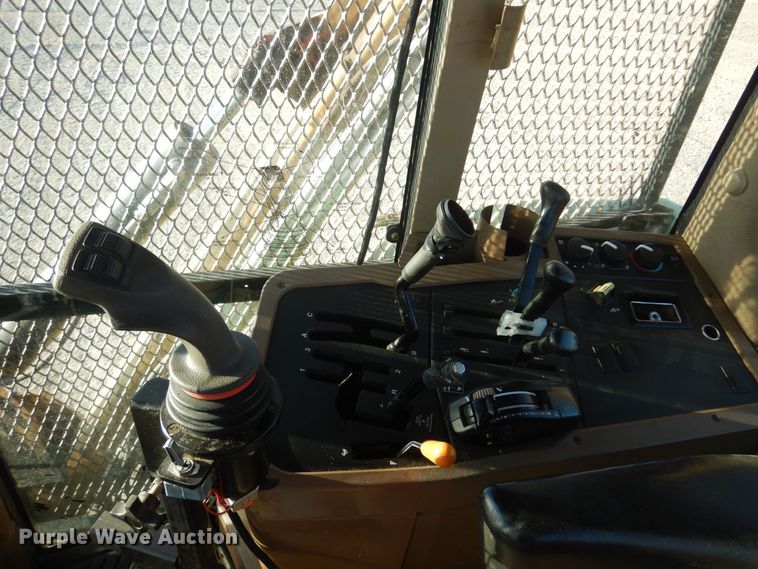 image for item KJ9159 2000 John Deere 7210  MFWD tractor