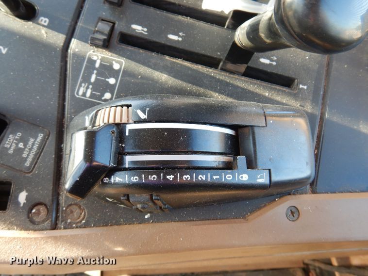 image for item KJ9159 2000 John Deere 7210  MFWD tractor