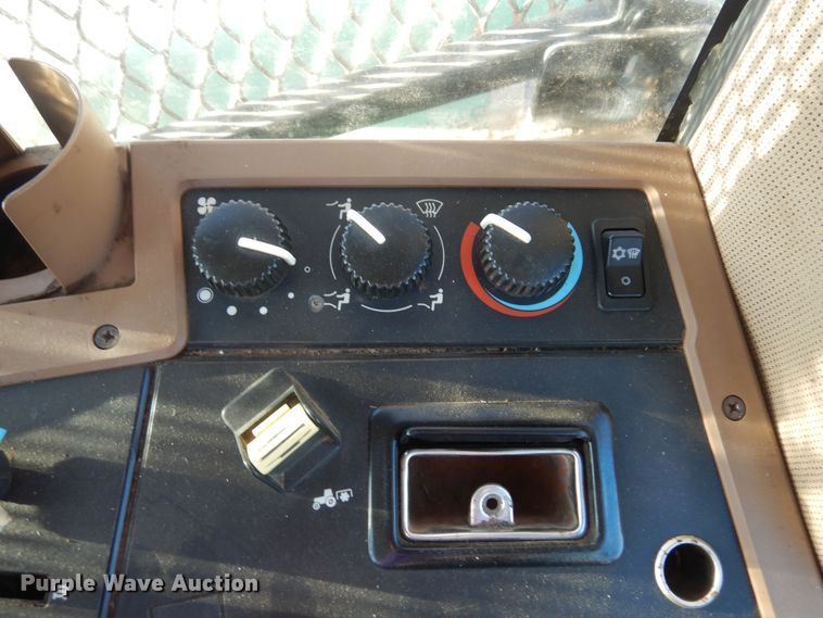 image for item KJ9159 2000 John Deere 7210  MFWD tractor