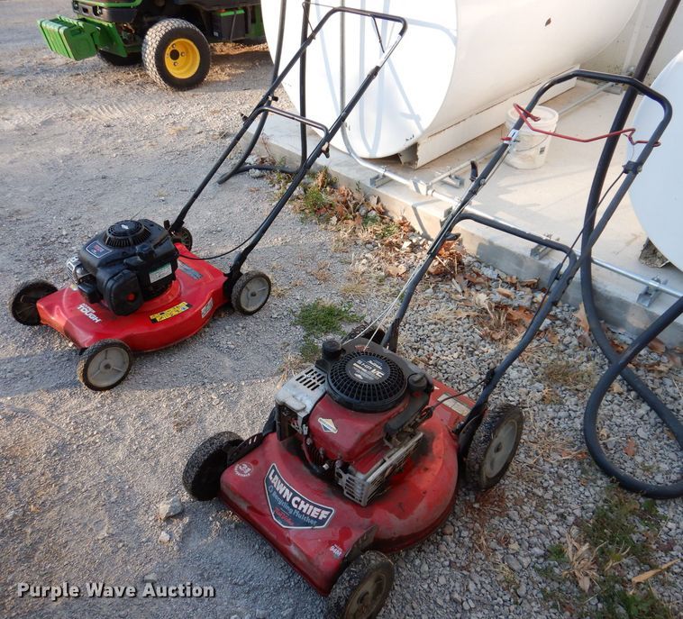 (2) push mowers in Centerville, IA Item KW9297 sold Purple Wave