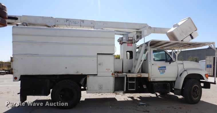 image for item KW9336 1997 Ford F800  forestry bucket truck