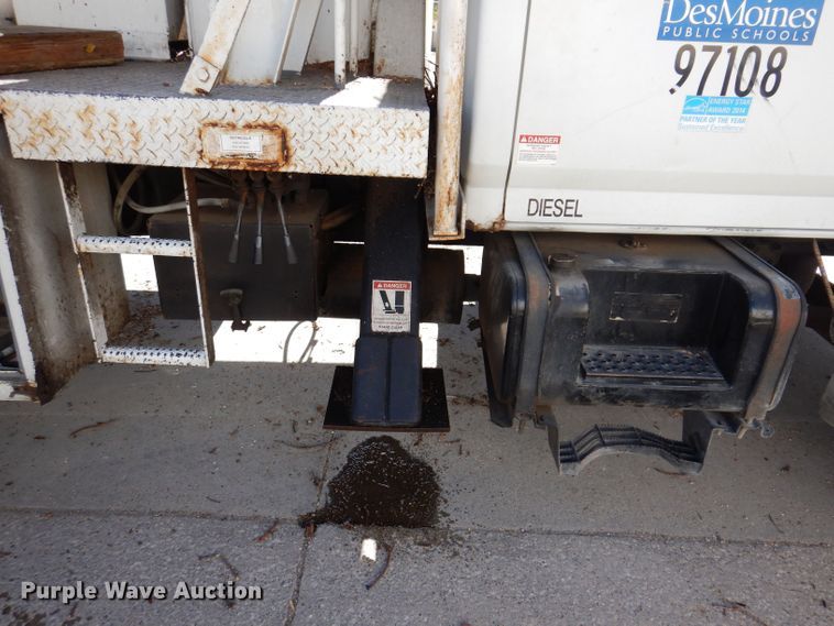 image for item KW9336 1997 Ford F800  forestry bucket truck