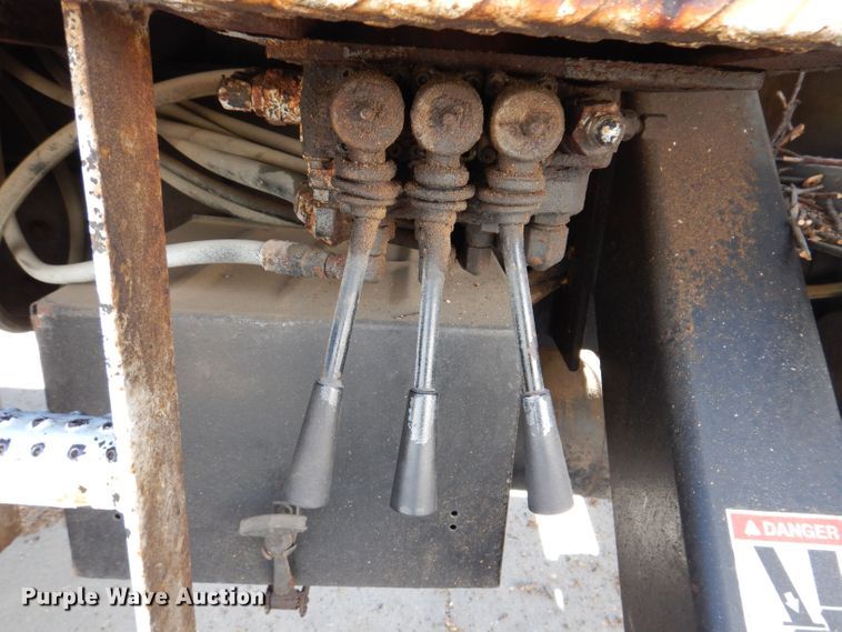 image for item KW9336 1997 Ford F800  forestry bucket truck