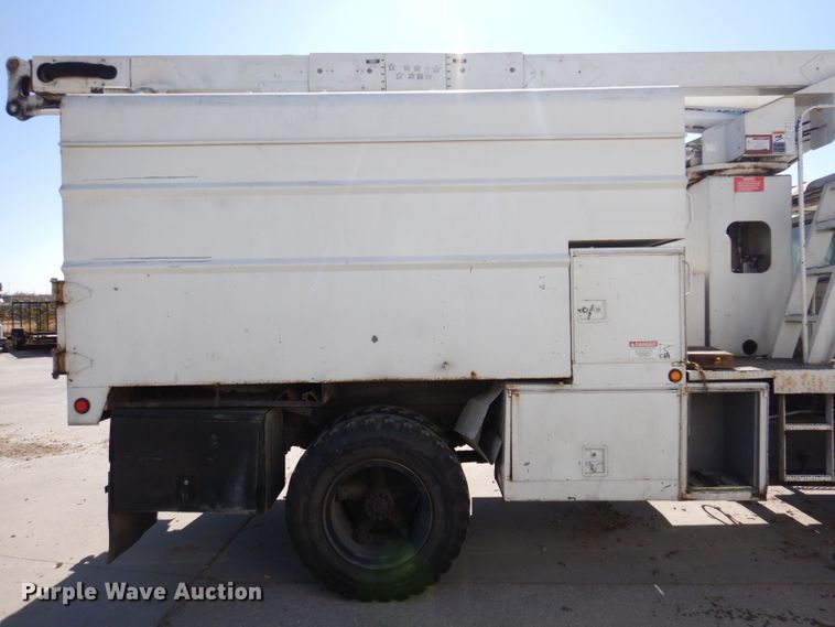 image for item KW9336 1997 Ford F800  forestry bucket truck