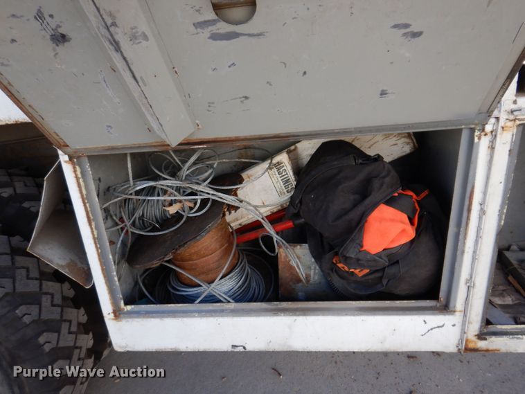 image for item KW9336 1997 Ford F800  forestry bucket truck