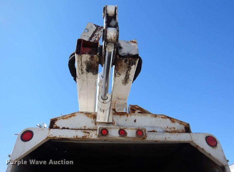 image for item KW9336 1997 Ford F800  forestry bucket truck