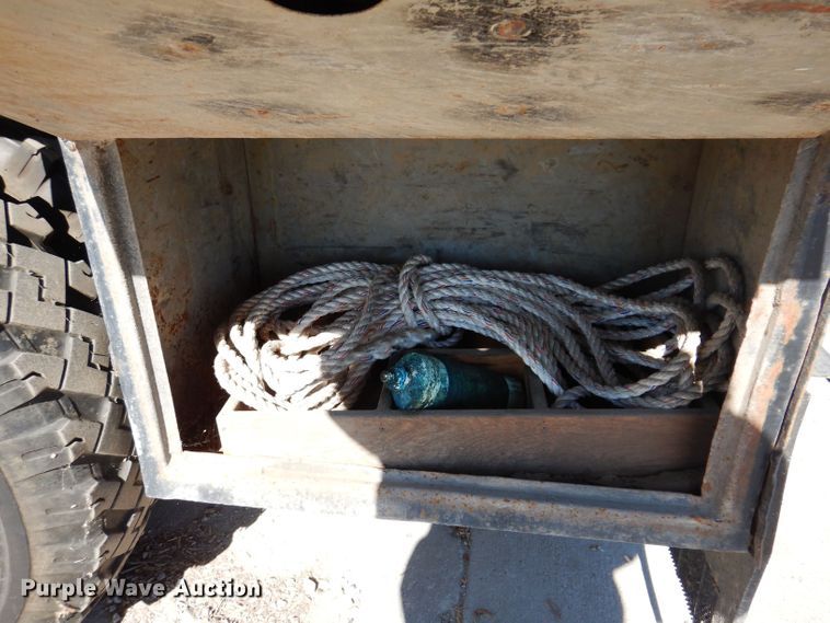 image for item KW9336 1997 Ford F800  forestry bucket truck