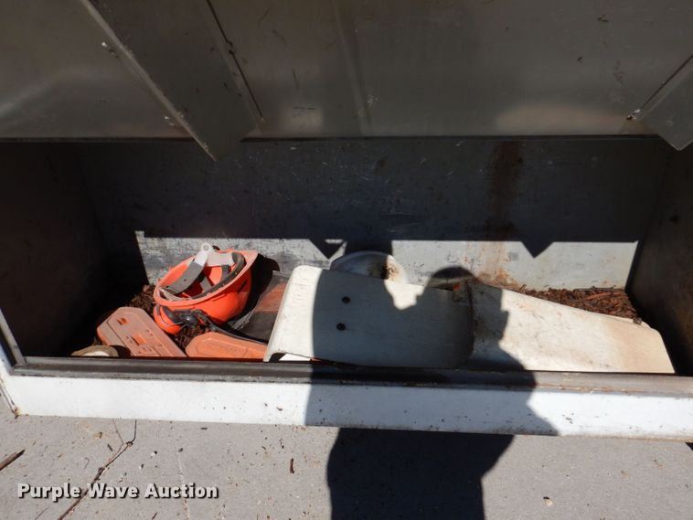 image for item KW9336 1997 Ford F800  forestry bucket truck