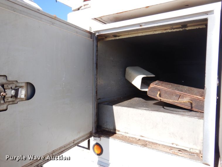 image for item KW9336 1997 Ford F800  forestry bucket truck