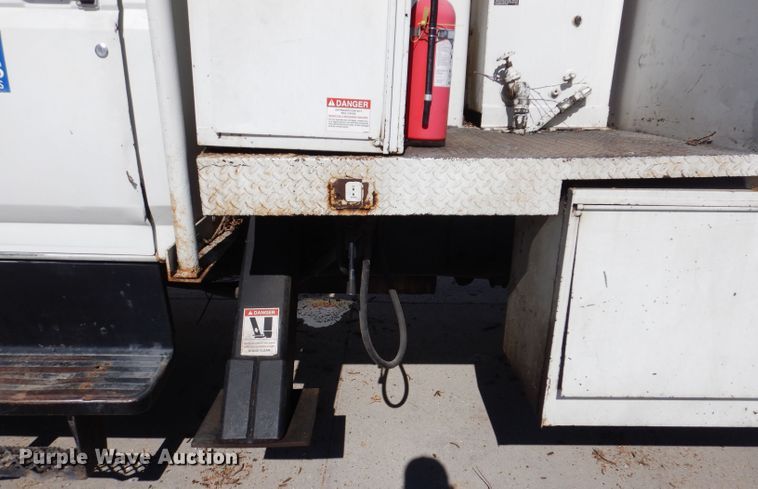 image for item KW9336 1997 Ford F800  forestry bucket truck