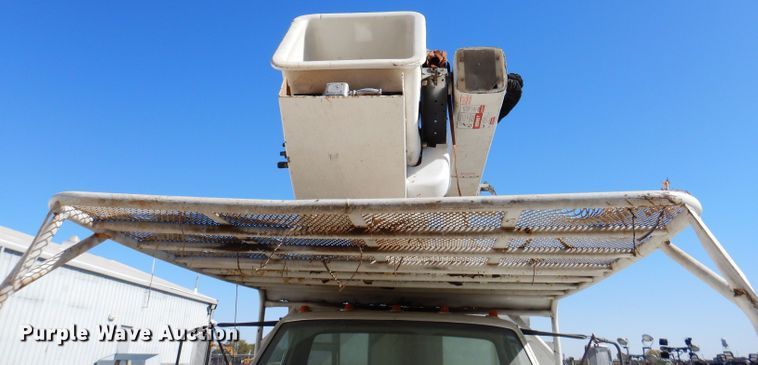 image for item KW9336 1997 Ford F800  forestry bucket truck