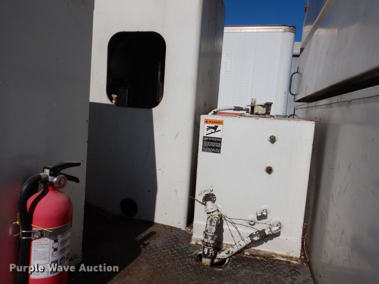 image for item KW9336 1997 Ford F800  forestry bucket truck