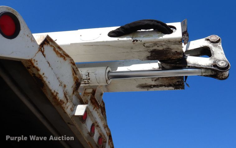 image for item KW9336 1997 Ford F800  forestry bucket truck