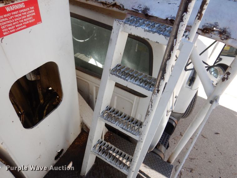 image for item KW9336 1997 Ford F800  forestry bucket truck