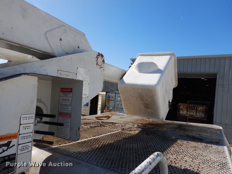 image for item KW9336 1997 Ford F800  forestry bucket truck