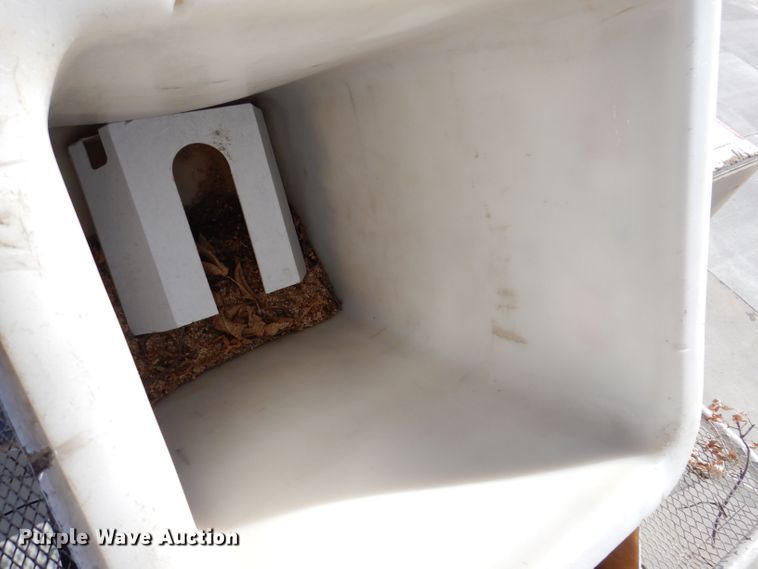 image for item KW9336 1997 Ford F800  forestry bucket truck