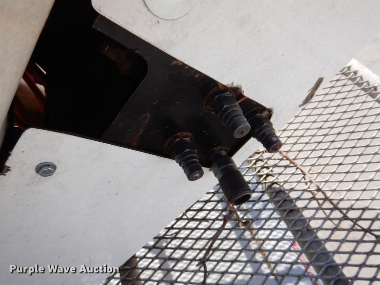 image for item KW9336 1997 Ford F800  forestry bucket truck