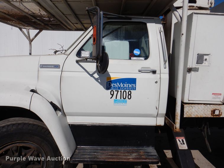 image for item KW9336 1997 Ford F800  forestry bucket truck