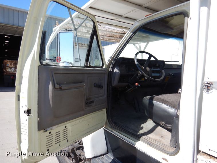 image for item KW9336 1997 Ford F800  forestry bucket truck