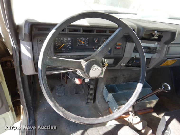 image for item KW9336 1997 Ford F800  forestry bucket truck