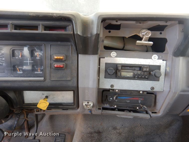 image for item KW9336 1997 Ford F800  forestry bucket truck