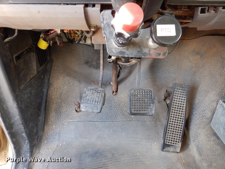 image for item KW9336 1997 Ford F800  forestry bucket truck