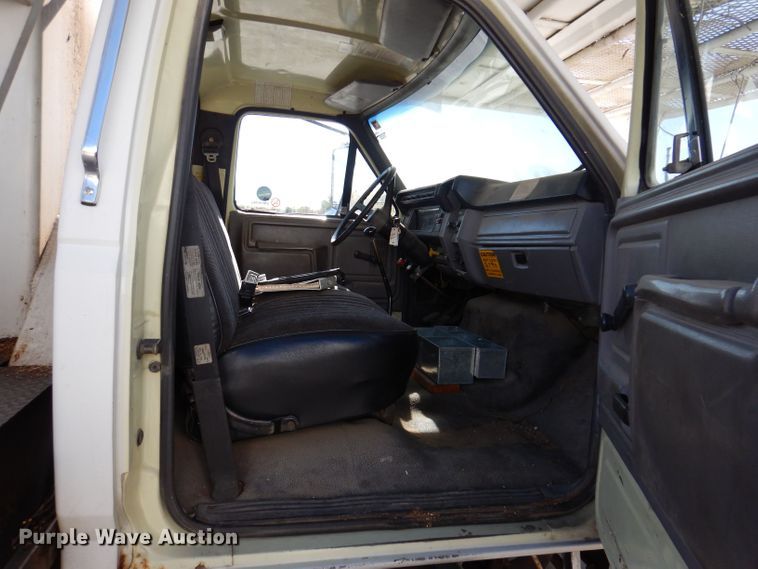 image for item KW9336 1997 Ford F800  forestry bucket truck