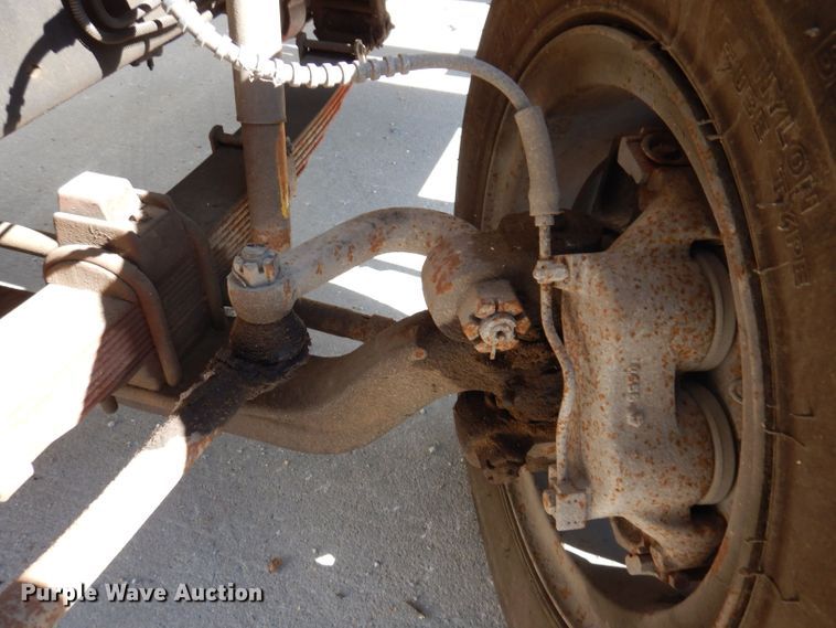 image for item KW9336 1997 Ford F800  forestry bucket truck