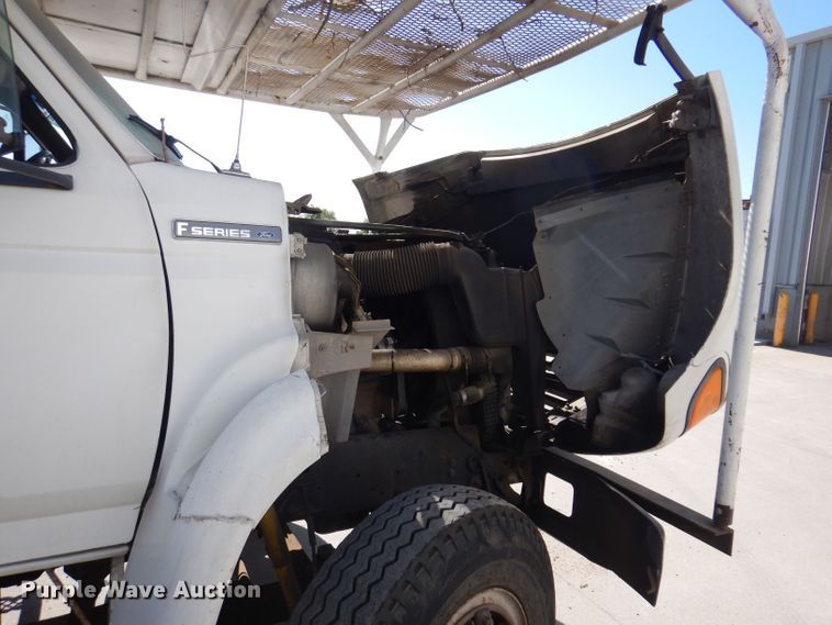 image for item KW9336 1997 Ford F800  forestry bucket truck