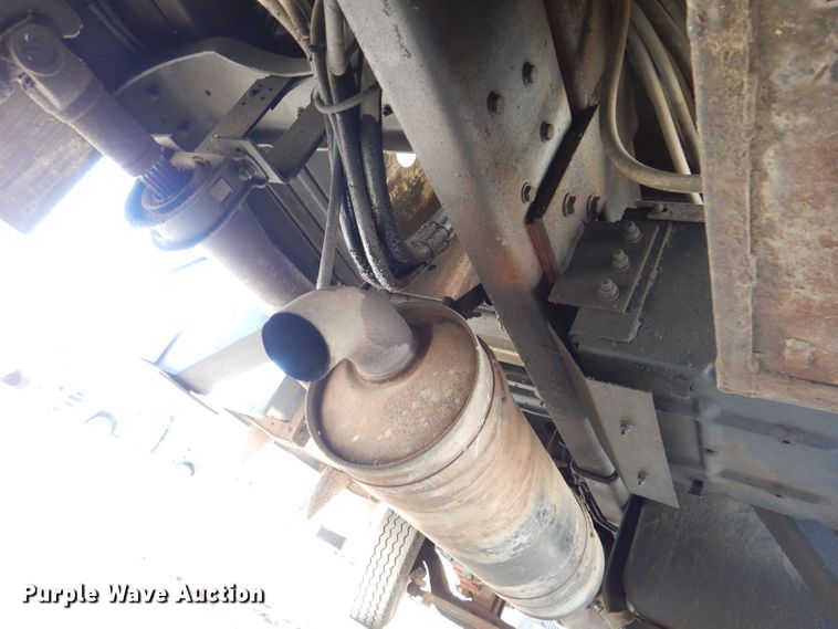 image for item KW9336 1997 Ford F800  forestry bucket truck