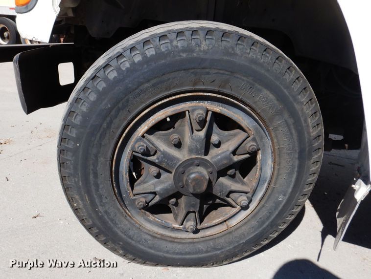 image for item KW9336 1997 Ford F800  forestry bucket truck