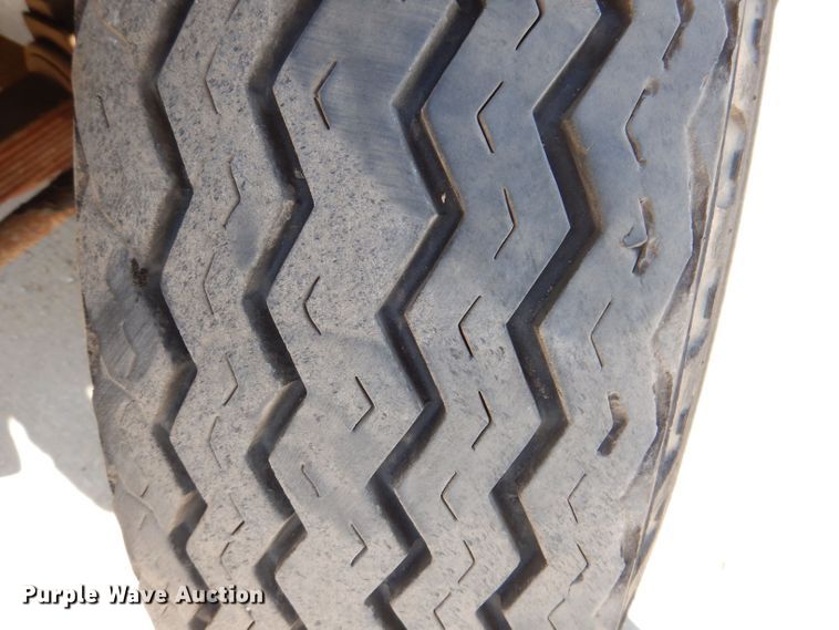 image for item KW9336 1997 Ford F800  forestry bucket truck