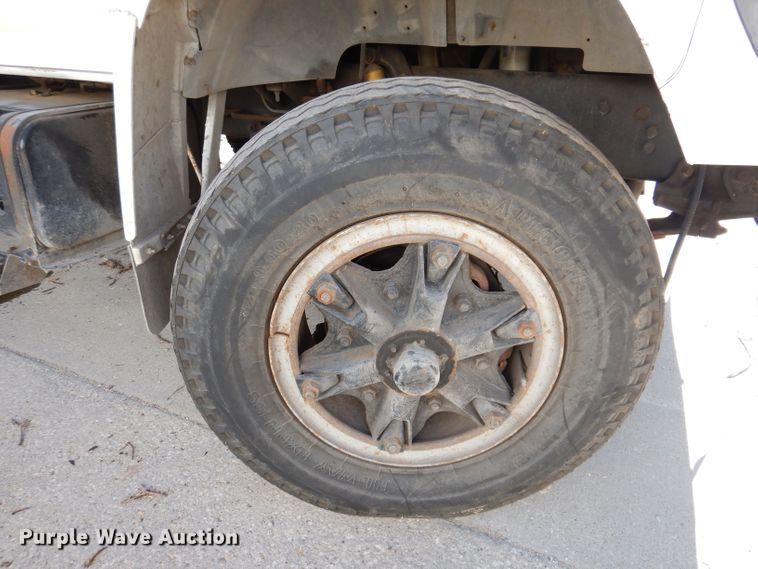 image for item KW9336 1997 Ford F800  forestry bucket truck