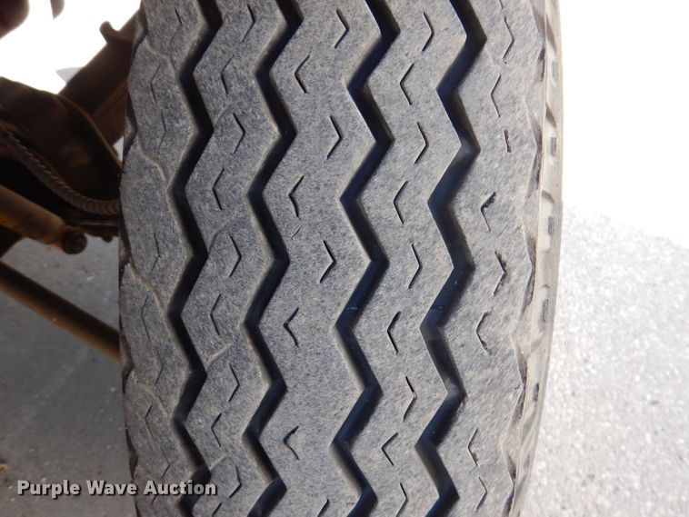 image for item KW9336 1997 Ford F800  forestry bucket truck