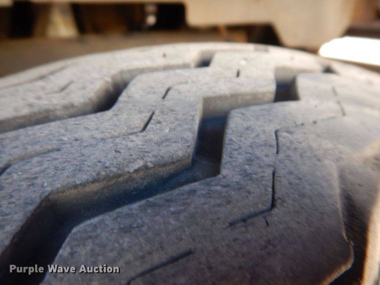 image for item KW9336 1997 Ford F800  forestry bucket truck