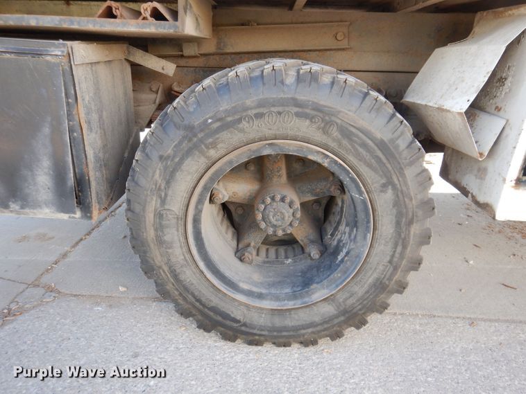 image for item KW9336 1997 Ford F800  forestry bucket truck