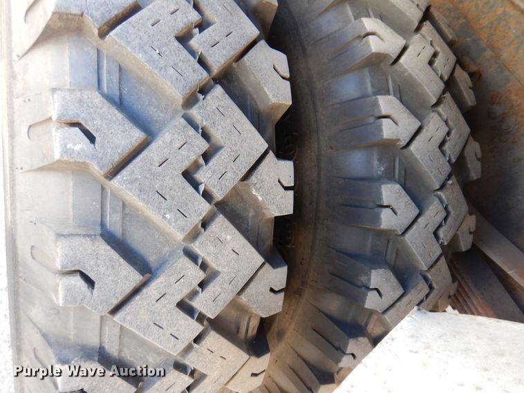 image for item KW9336 1997 Ford F800  forestry bucket truck