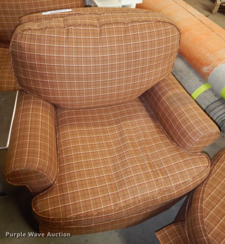 Furniture in Edgerton, KS Item LG9818 sold Purple Wave