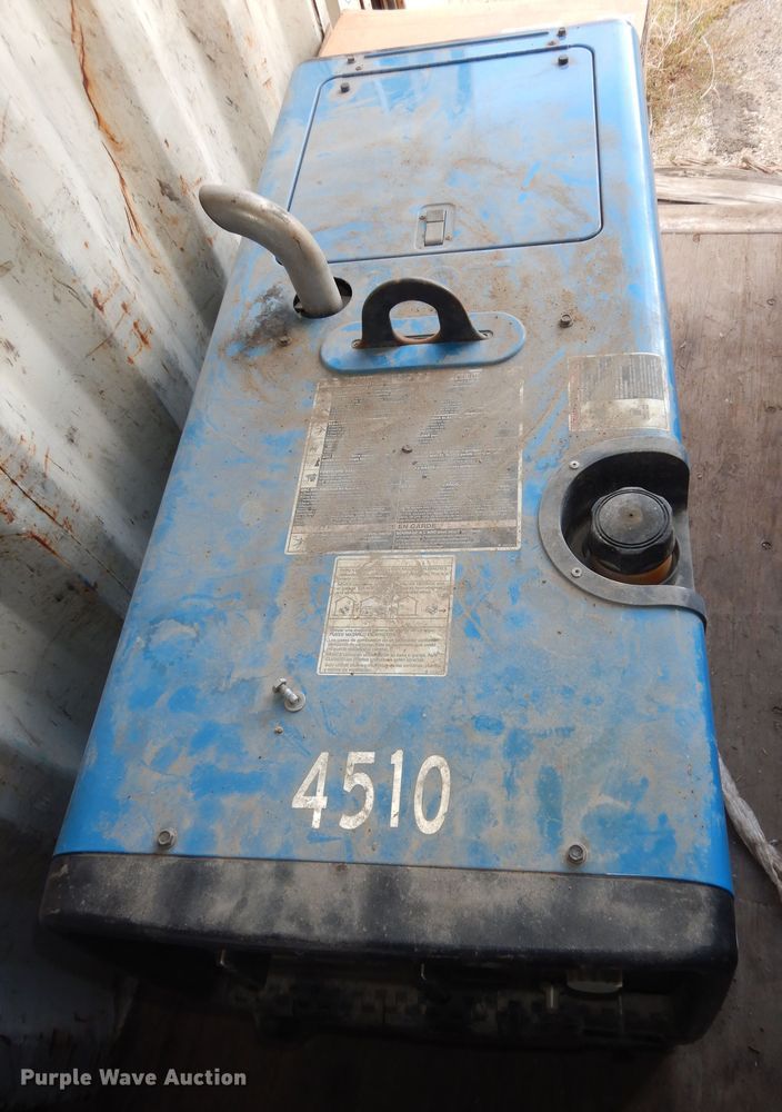 image for item LG9856 Miller Bobcat 225  welder/generator