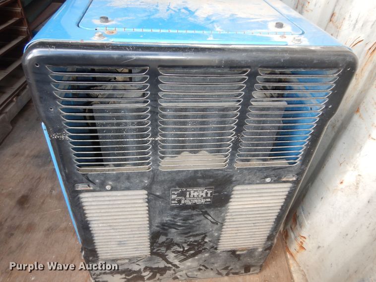 image for item LG9856 Miller Bobcat 225  welder/generator