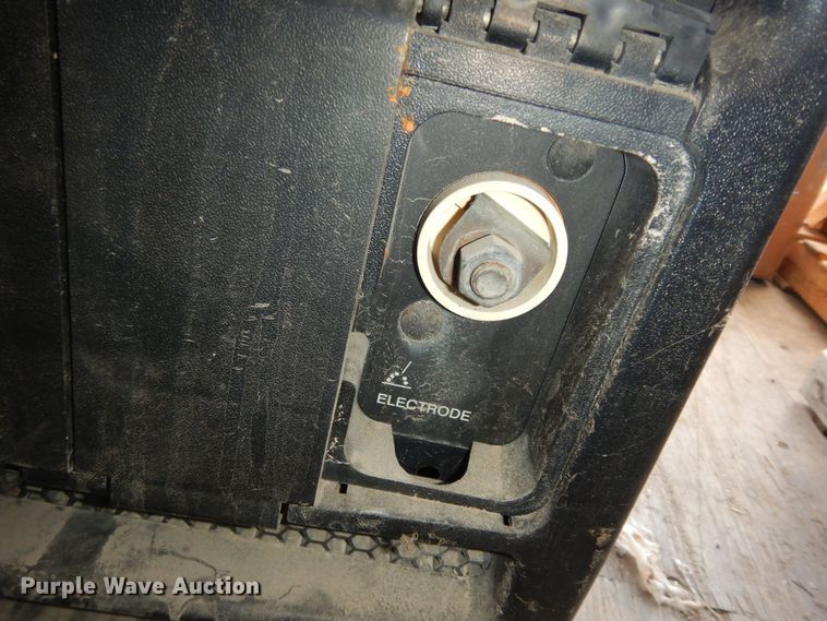 image for item LG9856 Miller Bobcat 225  welder/generator