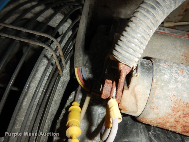 image for item LG9856 Miller Bobcat 225  welder/generator