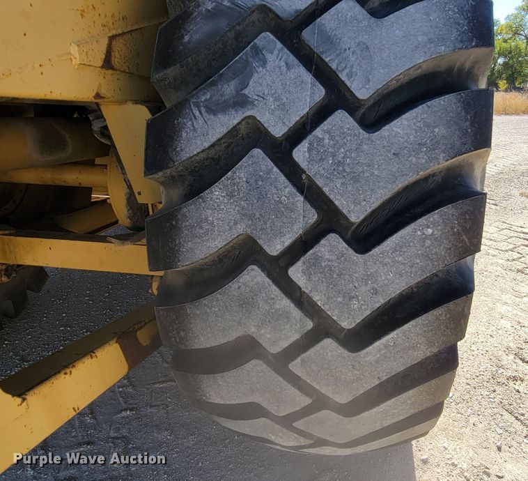 image for item LL9572 1979 Caterpillar 627B  conventional scraper