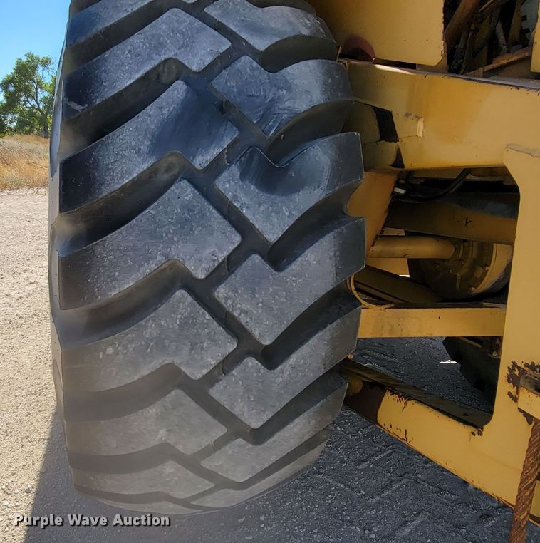 image for item LL9572 1979 Caterpillar 627B  conventional scraper