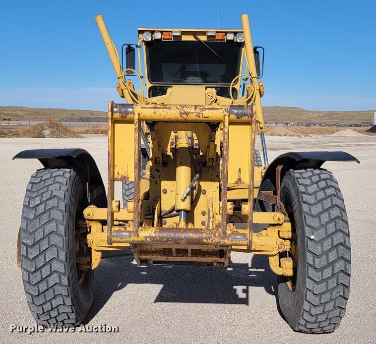 image for item LL9573 1997 Caterpillar 140H  motor grader