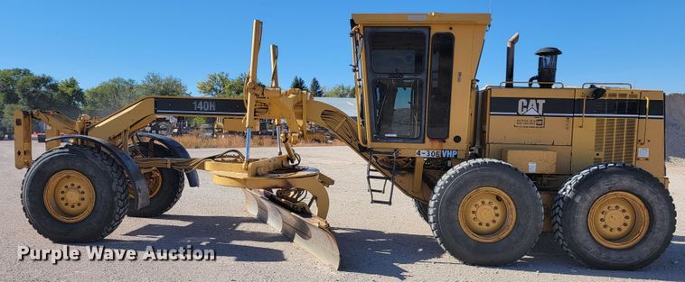image for item LL9573 1997 Caterpillar 140H  motor grader