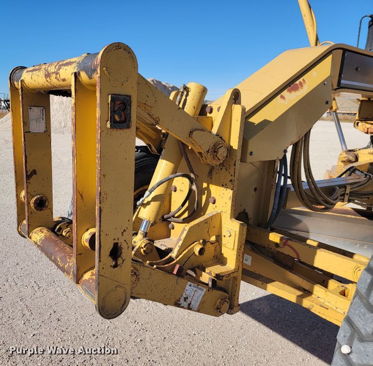 image for item LL9573 1997 Caterpillar 140H  motor grader