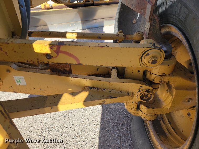 image for item LL9573 1997 Caterpillar 140H  motor grader