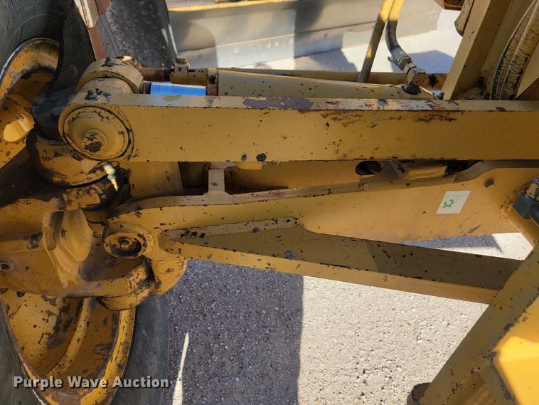 image for item LL9573 1997 Caterpillar 140H  motor grader